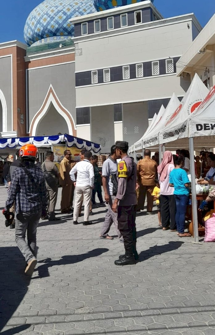 Beri Rasa Aman, Bhabinkamtibmas Polsek Oebobo Laksanakan Giat Pengamanan Gerakan Pangan Murah