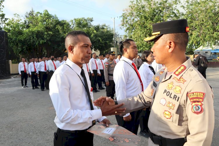 Upacara Korps Raport dan Pemberian Penghargaan Kepada Personel Berprestasi