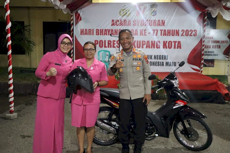 Syukuran Hari Bhayangkara ke-77, Anggota Polresta Kupang Kota Mendapat Banyak Door Prize dan Pesan Motivasi