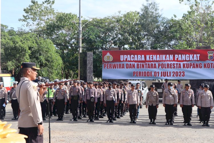 Beri Arahan Saat Apel Pagi, Kapolresta Kupang Kota Minta Personel Selalu Hadir Memberikan Pelayanan Kepada Masyarakat