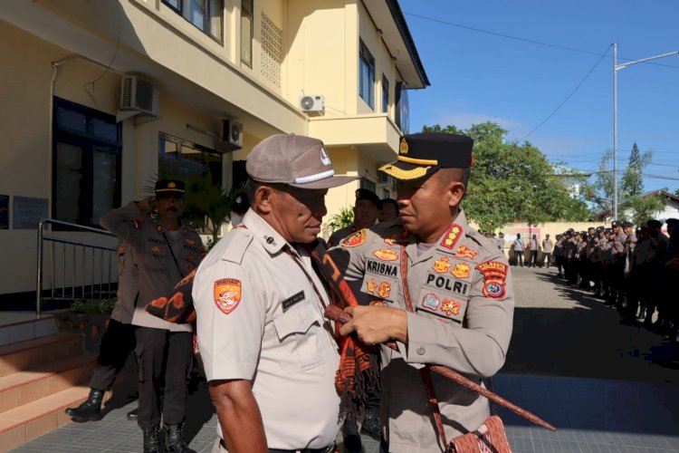 Polresta Kupang Kota Lepas Salah Satu ASN Yang Purna Tugas