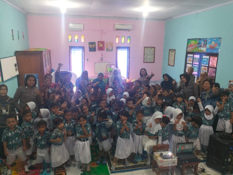 Personel Polisi Wanita Polsek Alak Polresta Kupang Kota Beri Penyuluhan, Upaya Dekatkan Polisi Dengan Anak Sejak Dini