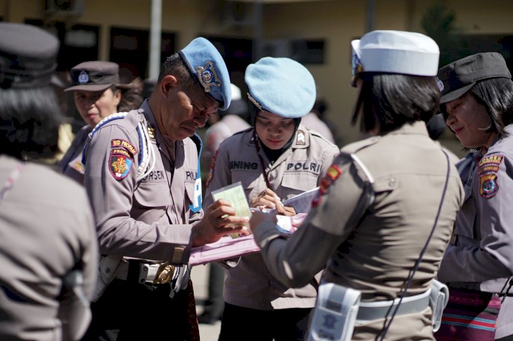 Bidpropam Polda NTT Sidak Polwan Polresta Kupang Kota Dalam Ops Gaktiblin