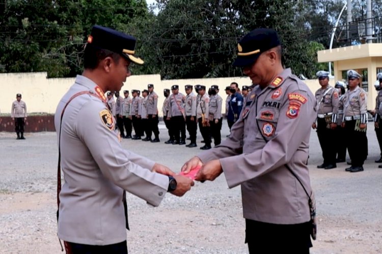 Komitmen Dalam Kebersihan di Lingkungan Kerja, Kapolresta Kupang Kota Kembali Berikan Penghargaan dan Hukuman