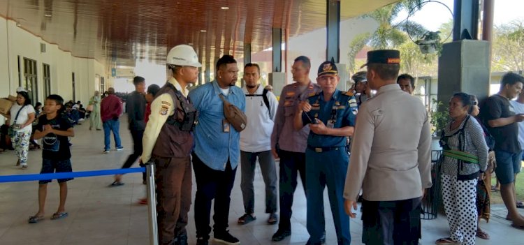 Datangi Pelabuhan Laut Tenau Kupang, Kapolresta Kombes Krisna: Penumpang Merasa di Peras Oleh Portir, Segera Laporkan ke Loket Pengaduan di Pelabuhan!