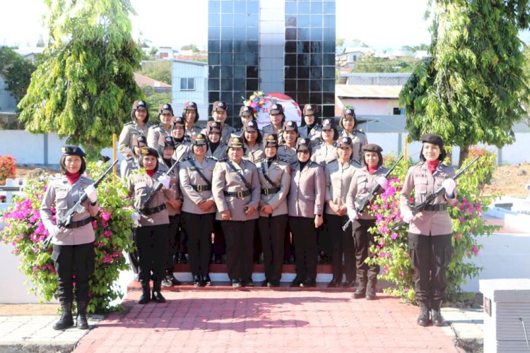 Jelang Hut Polwan ke -75, Polwan Polresta Kupang Kota Laksanakan Ziarah Di Taman Makam Pahlawan