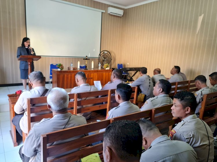 Tingkatkan Iman Dan Taqwa , Personel Polresta Kupang Kota Rutin Gelar Bimbingan Rohani Dan Mental (Binrohtal )