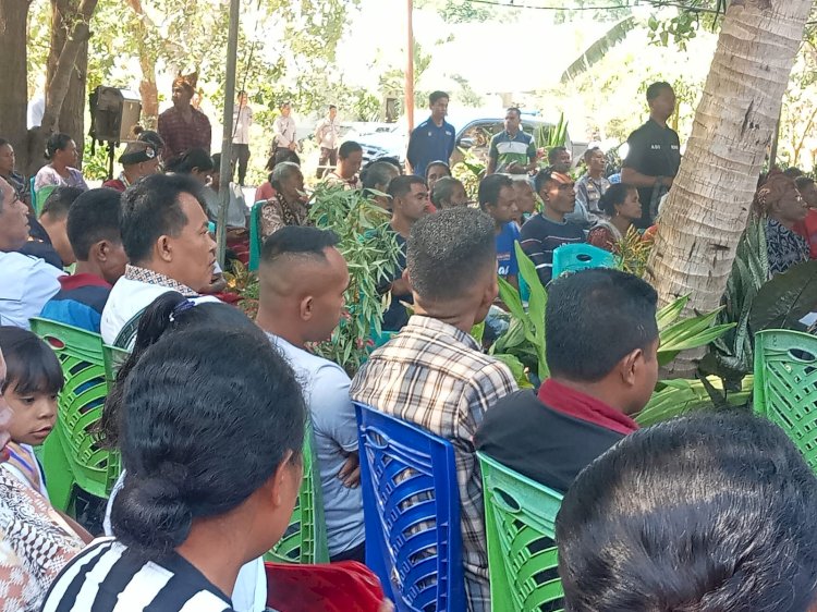 Murid Sekolah Dasar Ungkap Cita-Cita Ingin Menjadi Polisi Kepada Kapolsek Maulafa Saat Gelar “Minggu Kasih” di Fatukoa.