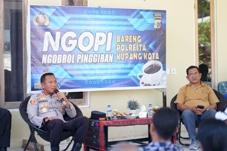 Ngopi Bareng Warga Fontein, Kapolresta Mengajak Warga Lebih Peduli Lingkungan Dengan Siskamling