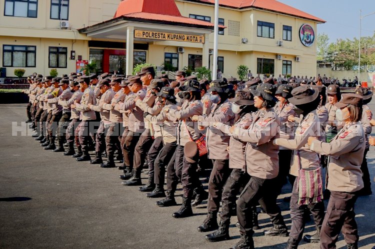 Polwan Polresta Kupang Kota Ikut Dalam Latihan Pengendalian Massa