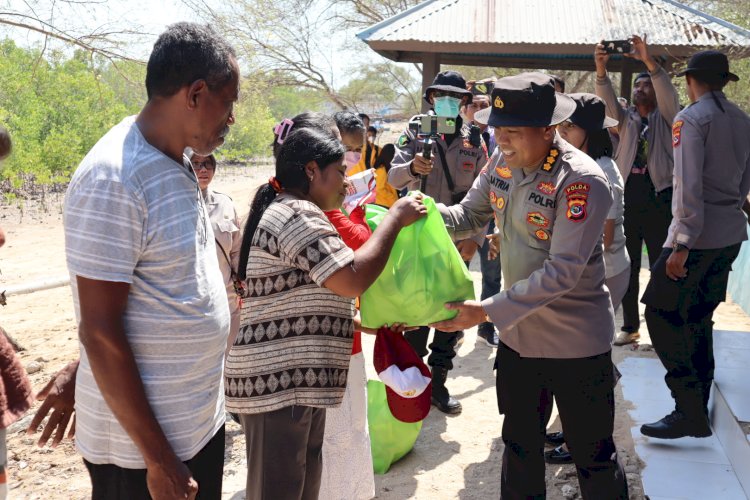 Polri Berikan Bantuan Sembako dan Periksa Kesehatan Warga Secara Gratis