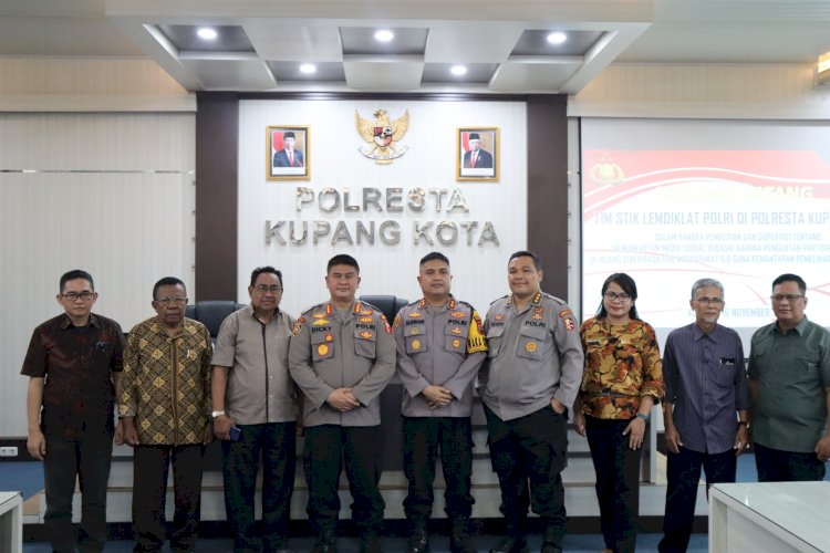 Pemanfaatan Media Sosial Sebagai Sarana Penguatan Partisipasi Publik Di Ruang Siber Pada Era Masyarakat 5.0 Guna Pemantapan Pemeliharaan Kamtibmas, Tim STIK Laksanakan Penelitian di Polresta Kupang Kota.