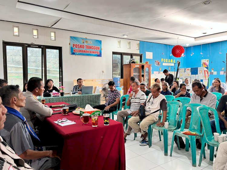 Ngobrol Santai Bersama Warga Bonipoi, Kapolresta Kupang Kota: Tolong Berikan Koreksi Atas Kinerja Kami