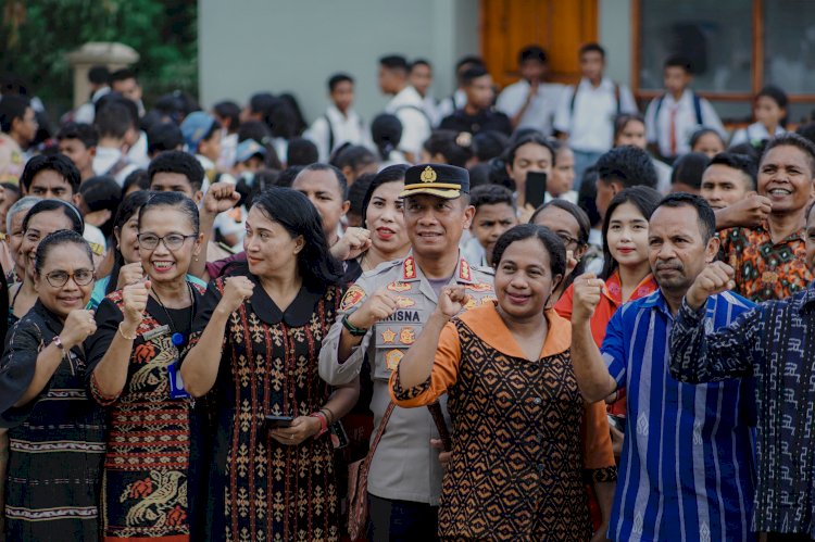 Beri Motivasi Kepada Siswa, Kapolda NTT Didampingi Kapolresta Kupang Kota Safari Kamtibmas di Sekolah