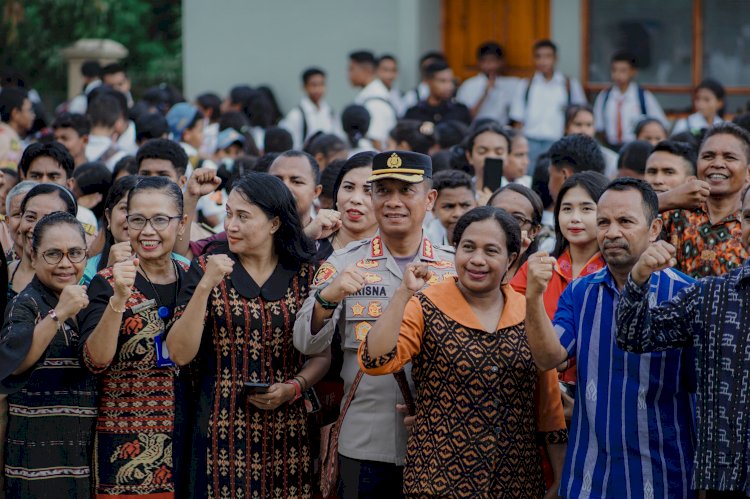 Beri Motivasi Kepada Siswa, Kapolda NTT Didampingi Kapolresta Kupang Kota Safari Kamtibmas di Sekolah