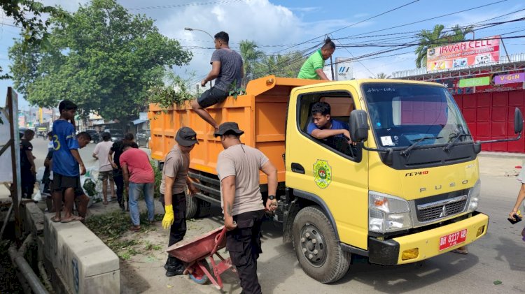 Cegah Banjir dan Wabah Penyakit, Polresta Kupang Kota Partisipasi Dalam Kegiatan Karya Bakti Oleh Kodim 1604 Kupang.