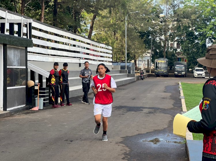 Reneldis Ma'a, Adik Almarhum Boy Jawa, Diterima Menjadi Anggota Polri.-