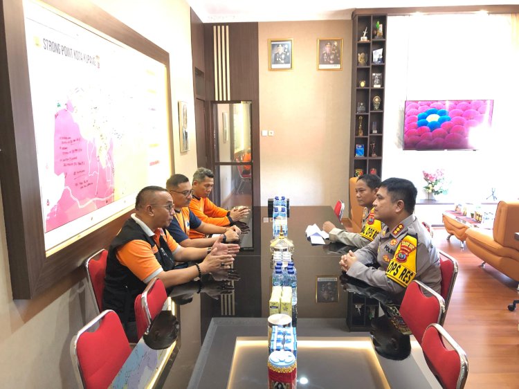 Tanggap Darurat Bencana Alam Cuaca Ekstrim, Kapolresta Berikan Dukungan Personel Kepada Pemkot Kupang
