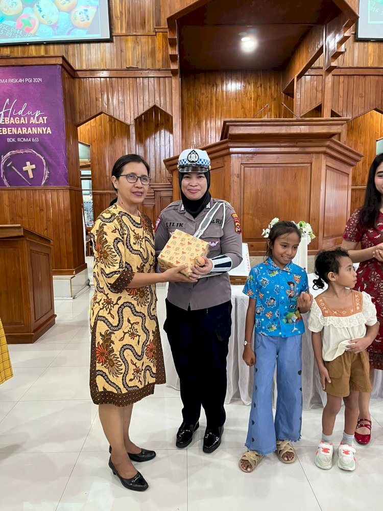 Amankan Ibadat Paskah di Gereja Talitakumi, Bripka Lilik Supriyatin Menang Lomba Telur Paskah.