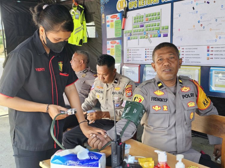 Siedokkes Polresta Kupang Kota Lakukan Pengecekan Kesehatan Personel di Pos Pam Operasi Ketupat Turangga 2024