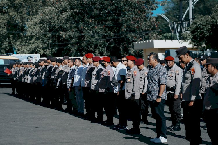 Berikan Pelayanan dalam Aksi Unras, Polresta Kerahkan Personel Pengamanan di Kantor Kejari dan Pengadilan Negeri Kota Kupang