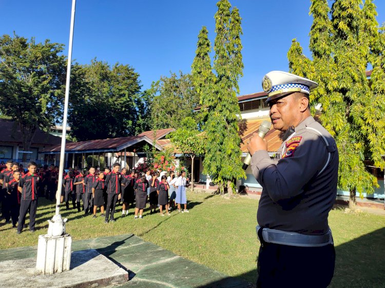 Sambangi SMK Negeri 4, Satlantas Polresta Kupang Kota Sosialisasi Tertib Berlalu Lintas