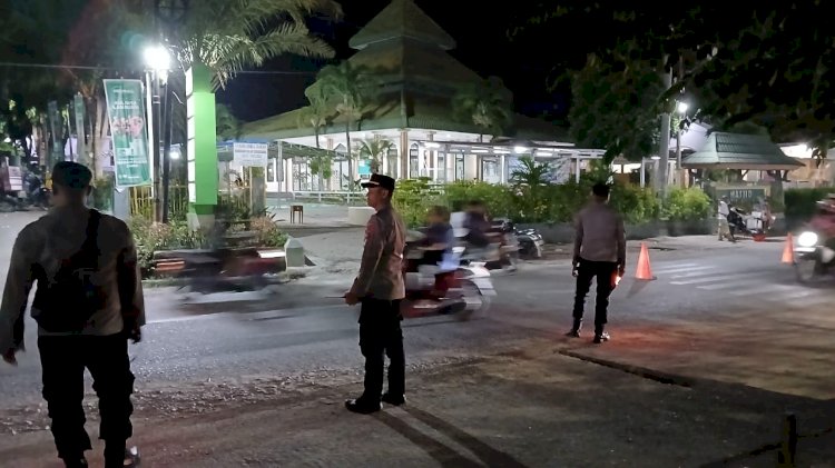 Polsek Maulafa Amankan dan Atur Arus Lalu Lintas Bazar Kuliner Bulan Ramadhan dan Sholat Taraweh