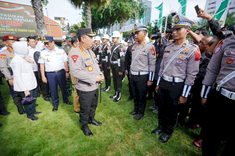 Kapolri Pimpin Apel Gelar Pasukan Operasi Ketupat 2025 di Surabaya