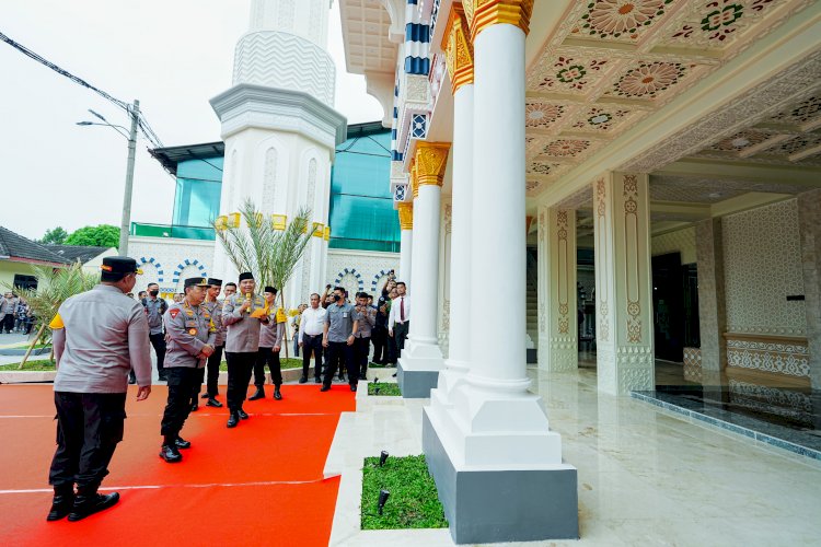 Kunjungi Polda Sumut, Kapolri Tinjau Renovasi Masjid hingga Bakti Sosial