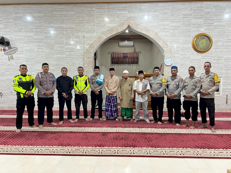 Polresta Kupang Kota Gelar Sholat Tarawih Keliling, Jalin Silaturahmi Dengan Warga.