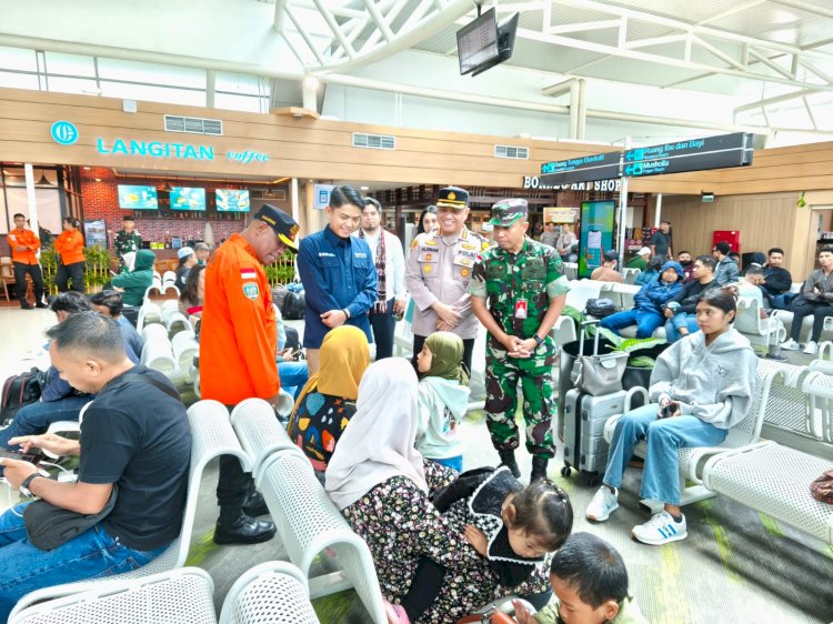 Kapolresta Kupang Kota Pantau Arus Mudik Lebaran di Bandara El Tari