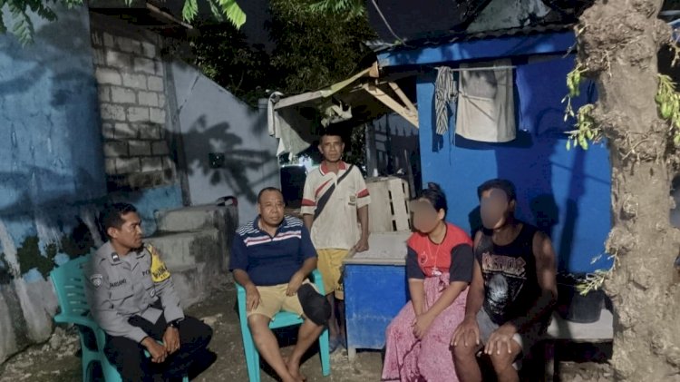 Beredar Video Pertengkaran Pasangan di Medsos, Bhabinkamtibmas Kelurahan Oepura Datangi dan Berikan Himbauan Kamtibmas.