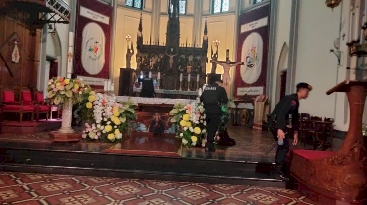Polisi Amankan Ibadah Paskah di Gereja Katedral Jakarta
