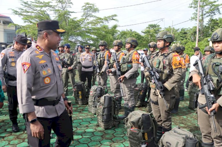 Kapolda Papua Barat Cek Kesiapan Personel dan Peralatan dalam Misi Kemanusiaan Operasi AB Moskona 2025