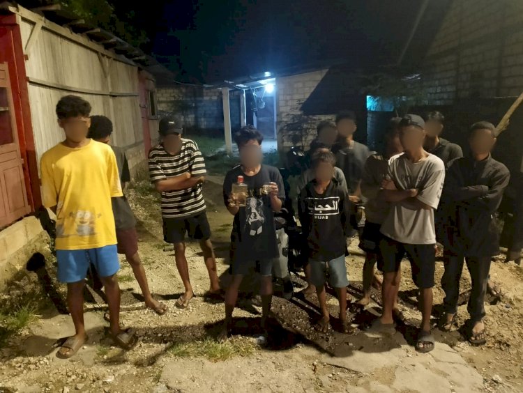 Kapolsek Respon Aduan Masyarakat, Kapolsek Alak Datangi Lokasi Berkumpul Pemuda di Manutapen.