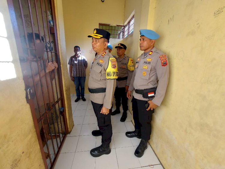 Wakapolresta AKBP Agung Wirata Periksa Ruang Tahanan di Rutan Polresta Kupang Kota
