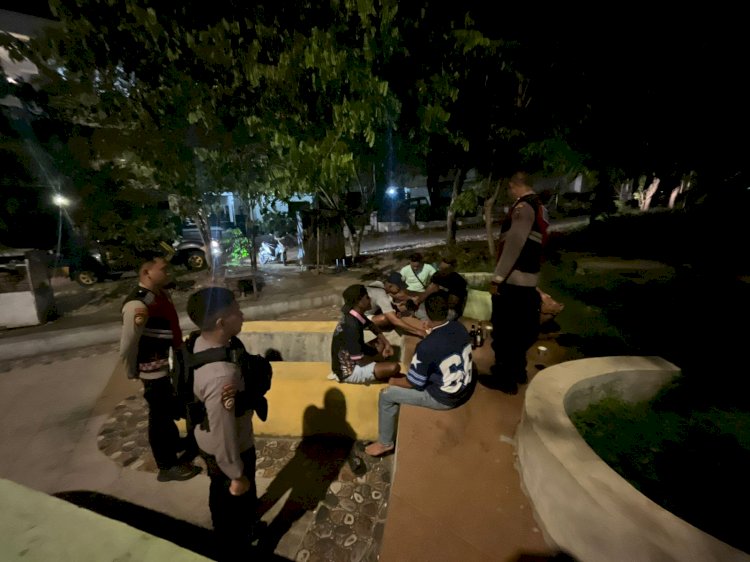 Satuan Samapta Polresta Kupang Kota Bubarkan Pemuda Yang Miras