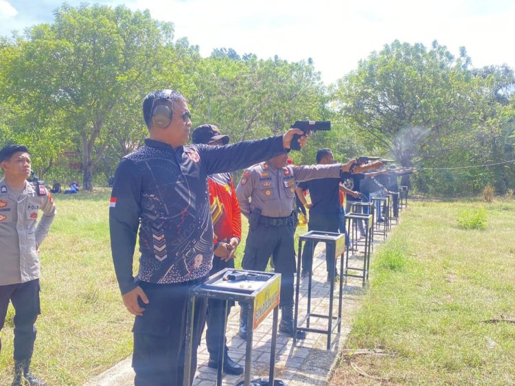 Polresta Kupang Kota Gelar Latihan Menembak, Tingkatkan Kemampuan Personel.