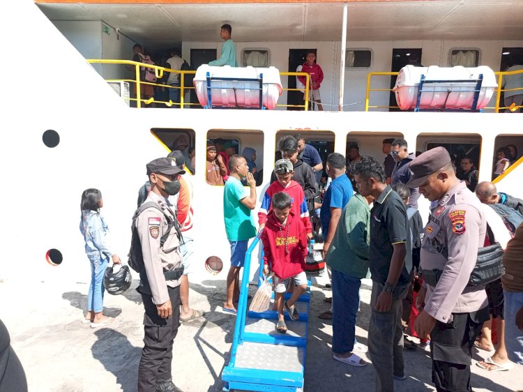 Polsubsektor Tenau Amankan Aktivitas Masyarakat di Pelabuhan Tenau Kupang