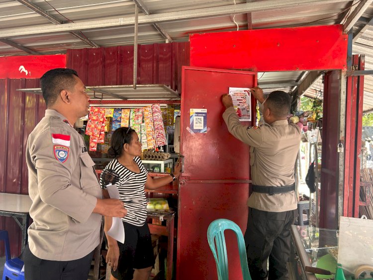 Satbinmas Polresta Kupang Kota Dialog Bersama Pedagang Kaki Lima, Sosialisasikan Layanan Pengaduan Polri 110 dan No HP Kapolsek Jajaran Wilkum Polresta Kupang Kota
