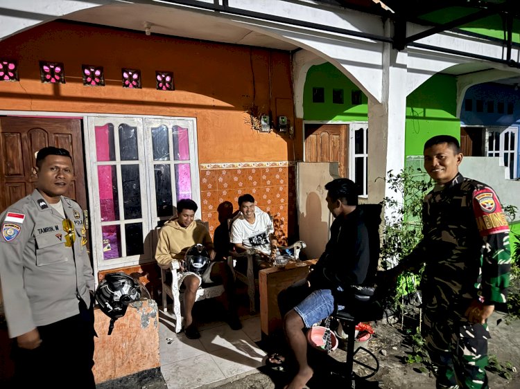 Respon Aduan Warga, Bhabinkamtibmas Nefonaek, Babinsa dan Ketua Karang Taruna Lakukan Patroli Sambang.