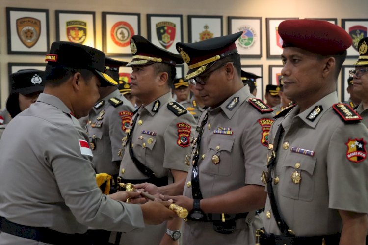 Mutasi Jabatan, Kapolda NTT Serah Terimakan Kapolresta Kupang Kota.