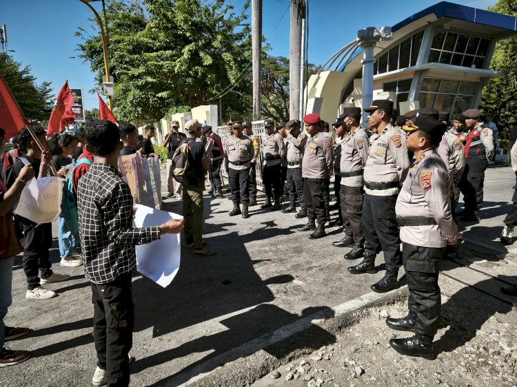 Wakapolresta Kupang Kota Pimpin Pengamanan Aksi Damai LMND, Tuntut Kedaulatan Masyarakat Adat Amanuban.