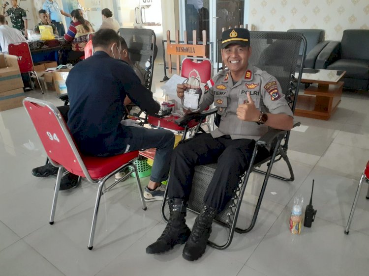 Wujud Sinergitas TNI-POLRI, Personel Polsek Maulafa Ikut Donor Darah Jelang Hari Bakti TNI AU Ke-78.