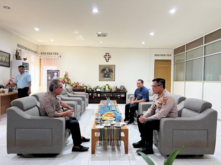 Kapolresta Kupang Kota Temui Uskup Agung Kupang, Tegaskan Komitmen Pelayanan dan Pengamanan.
