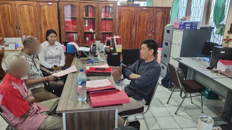 Anak Jadi Korban Percabulan di Rumah, Tersangka Resmi Diserahkan Penyidik PPA Polresta Kupang Kota ke Kejaksaan.