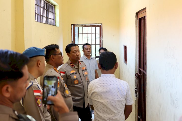 Wakapolda NTT Tinjau Rutan dan Pelayanan Polresta Kupang Kota, Pastikan Standar Kesehatan dan SOP Terpenuhi.