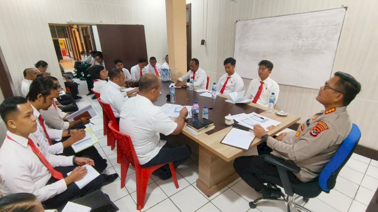 Kapolresta Kupang Kota Lakukan Anev, Tegaskan Pengawasan Ketat dan Optimalkan Kinerja Penyidik.