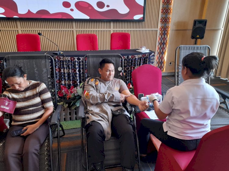 Kapolsek Kota Lama Ikut Donor Darah di HUT Hotel Neo Aston ke-10