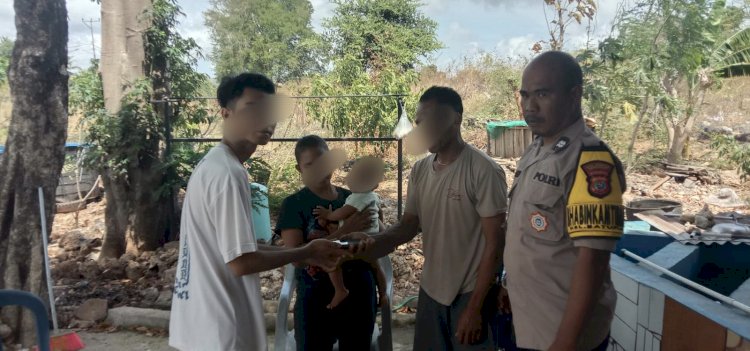 Bhabinkamtibmas Batuplat Mediasi Kasus Penggelapan Handphone, Masalah Diselesaikan Secara Kekeluargaan.